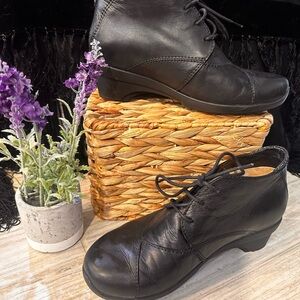 NWOT Women’s Wolky Black Lace Up Ankle Boots 
Size 37